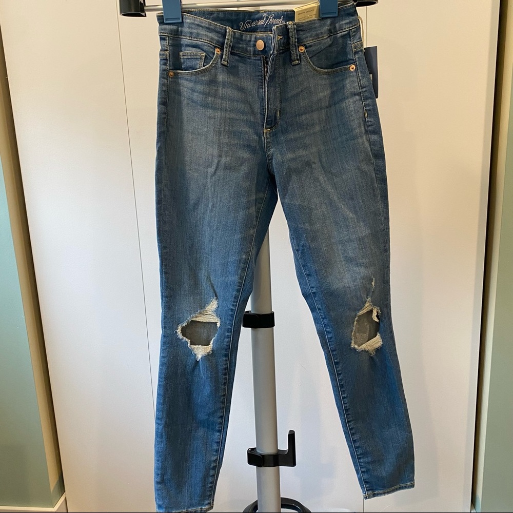 NWT Universal Thread Regular Length Distressed Skinny Jeans
